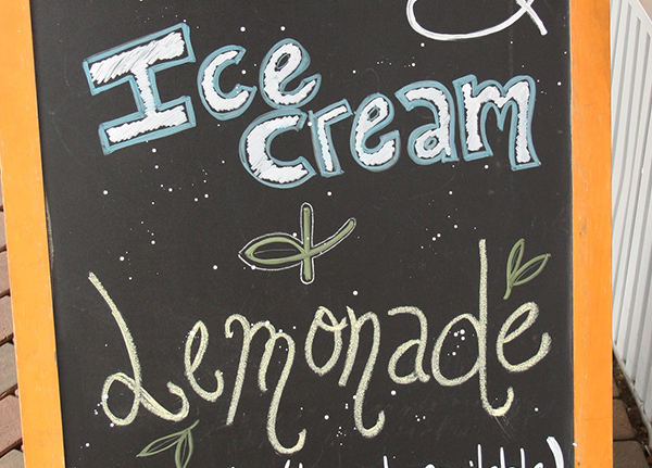 Chalk board that says Ice Cream and Lemonade