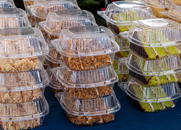 Pieces of cake packaged in clear containers